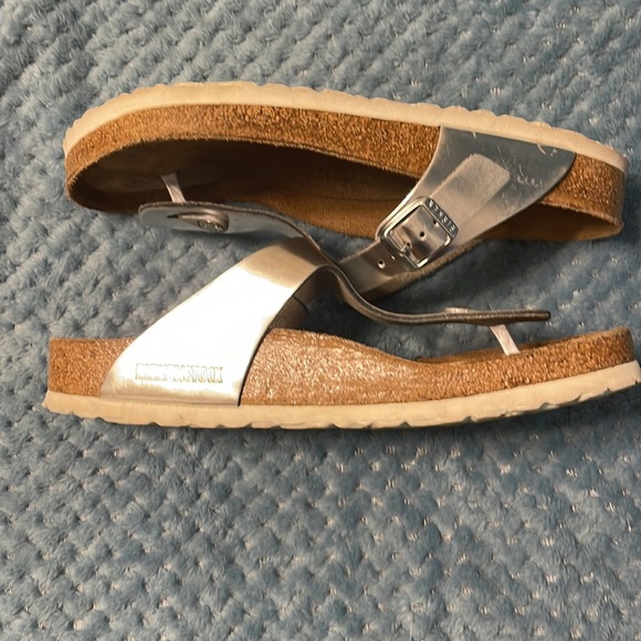 Birkenstock Gizeh, Metallic Silver, Patent Leather, Euro size 40, US size 9- 9.5 - Picture 4 of 14